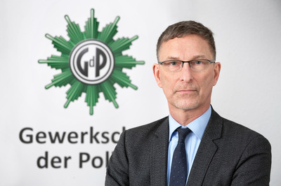 GdP-Chef Oliver Malchow zur Gefahr von Rechts: „Die Sicherheitsbehörden schauen weder weg, noch nicht lange genug hin.“