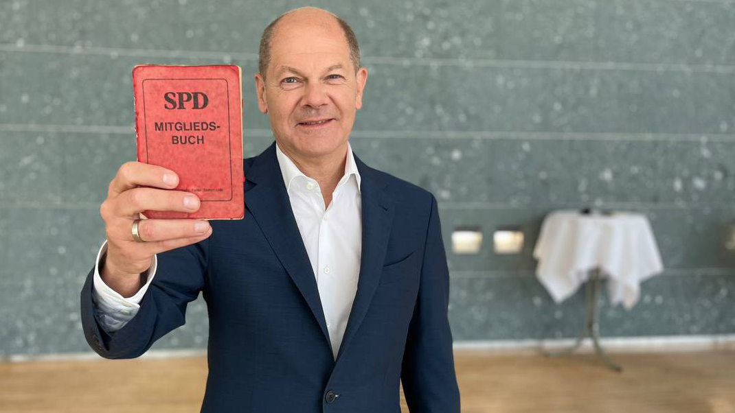 Die AfD will spalten. Wir müssen entschlossen gegenhalten! SPD-Kanzlerkandidat Olaf Scholz hat die Aktion #RoteKarteGegenRechts ins Rollen gebracht.