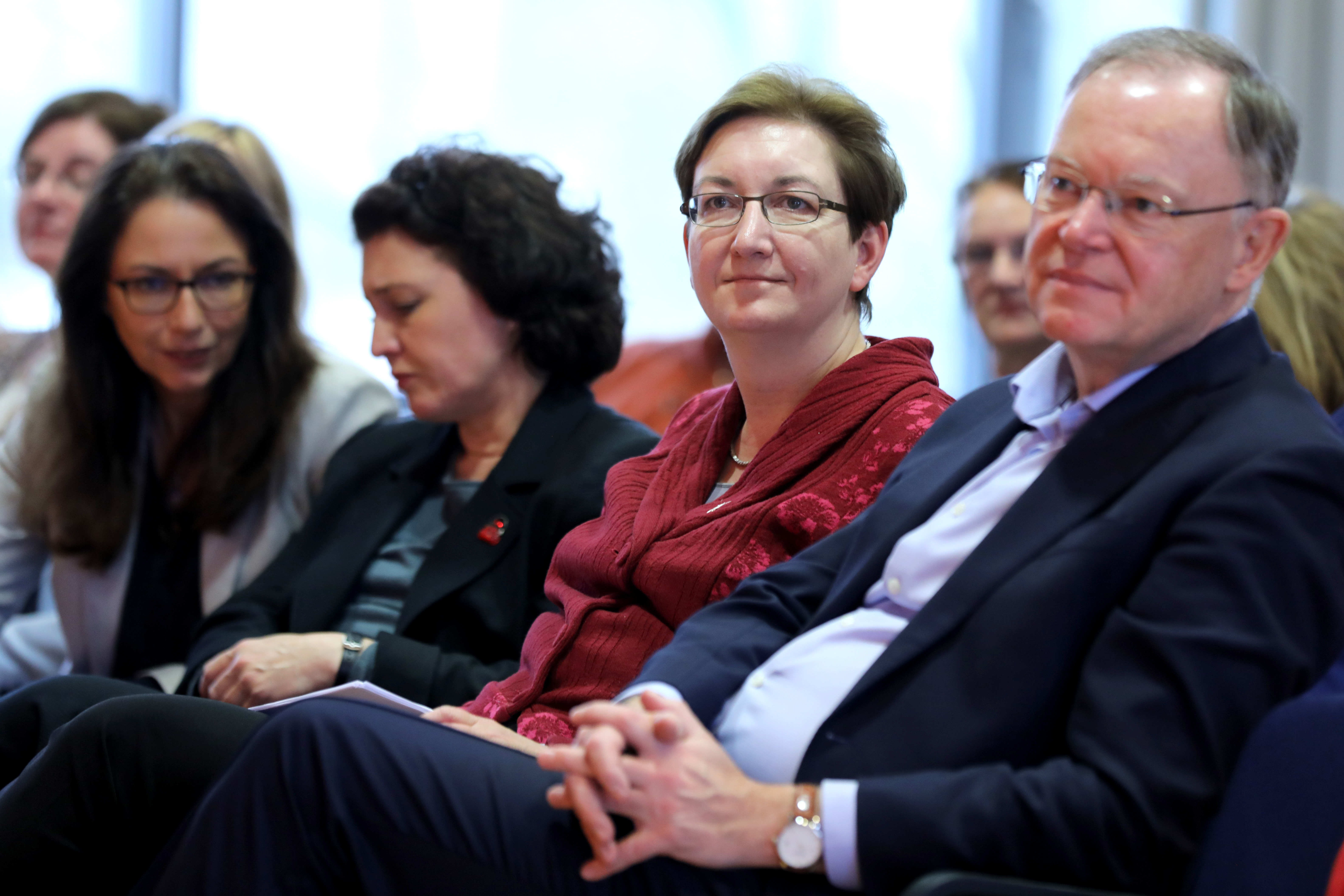 Diskutierten auf dem Frauenkongress der SPD Niedersachsen (v.li.): Yasmin Fahimi, Carola Reimann, Klara Geywitz und Stephan Weil