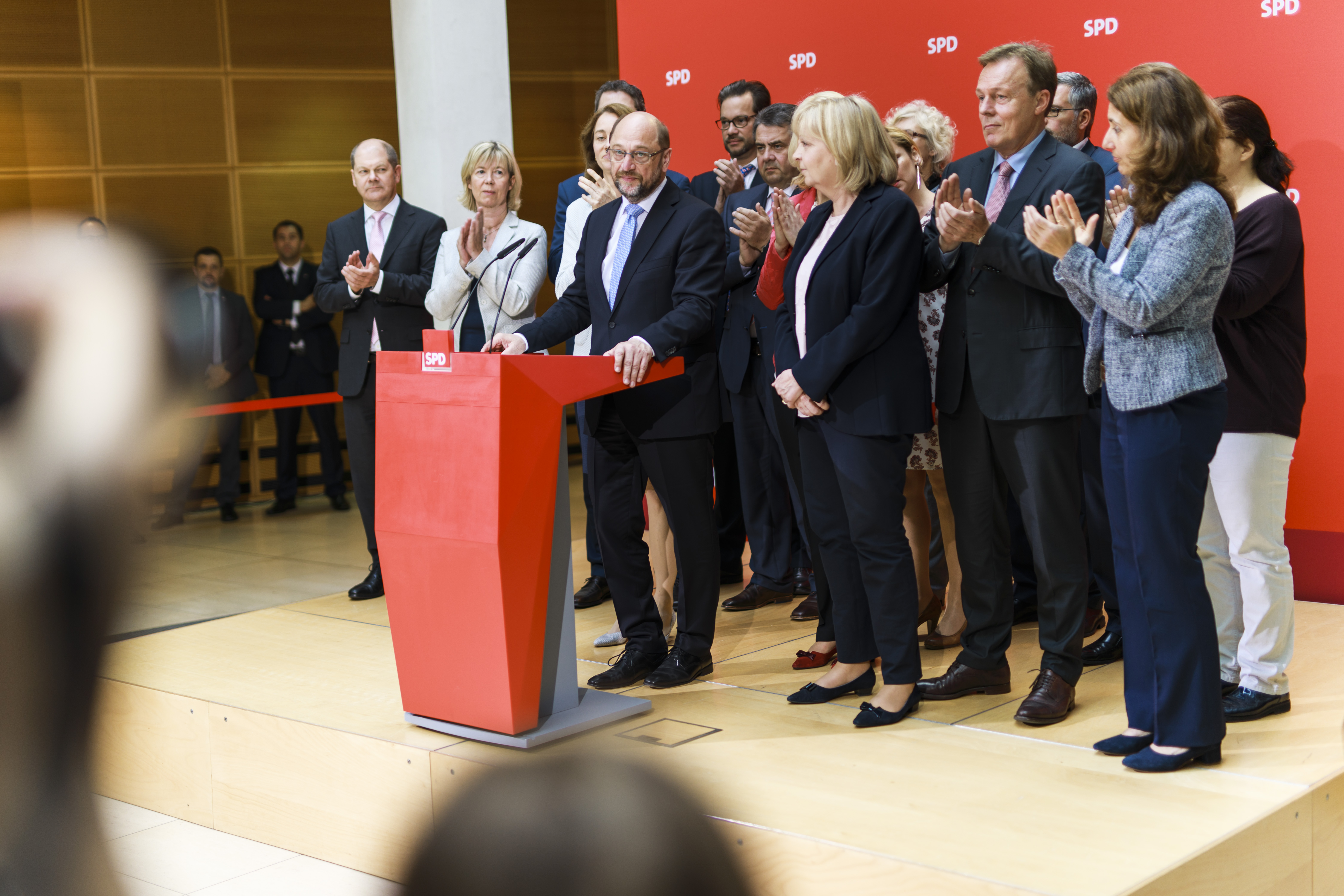 „Lange, steinige Wegstrecke“ bis zur Bundestagswahl: Nach der Niederlage in Nordrhein-Westfalen kündigt SPD-Chef Martin Schulz Inhalte an.