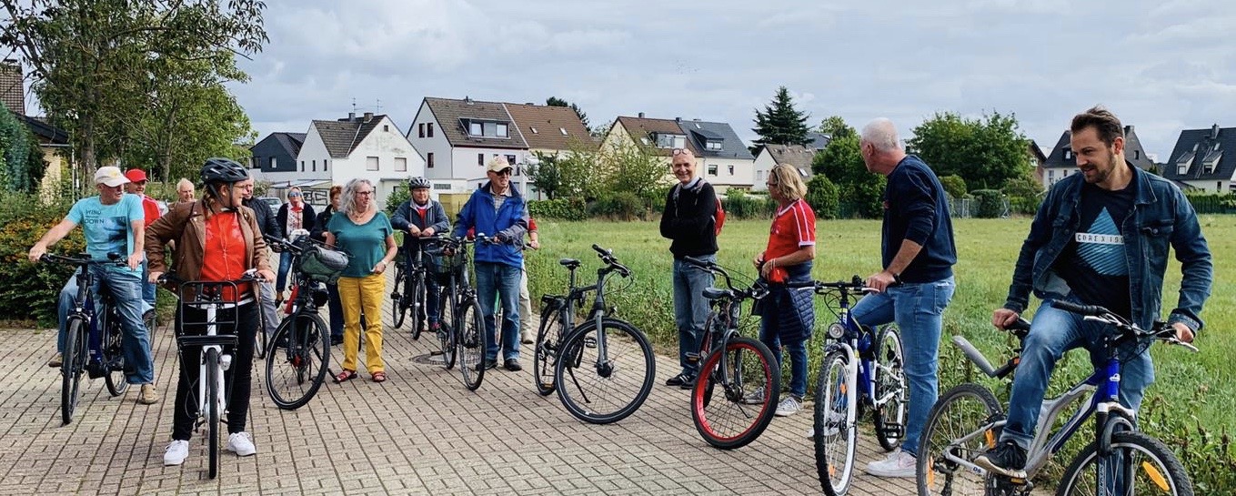 Auf Wahlkampf-Radtour: Die SPD in Kerpen-Sindorf macht seit 25 Jahren eine "Tour de Sindorf". Vor der Kommunalwahl hat sie eine besondere Bedeutung.