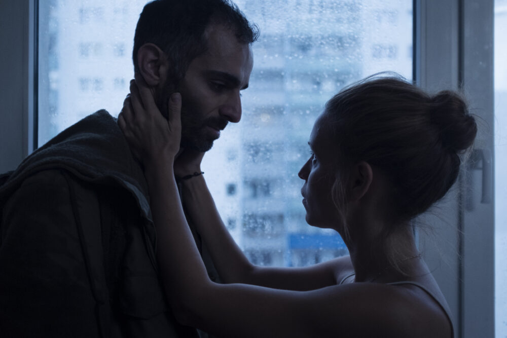 Plötzlich mittendrin in einem blutigen Konflikt: Khalil (Hadi Khanjanpour) und Leyla (Kristin Suckow).