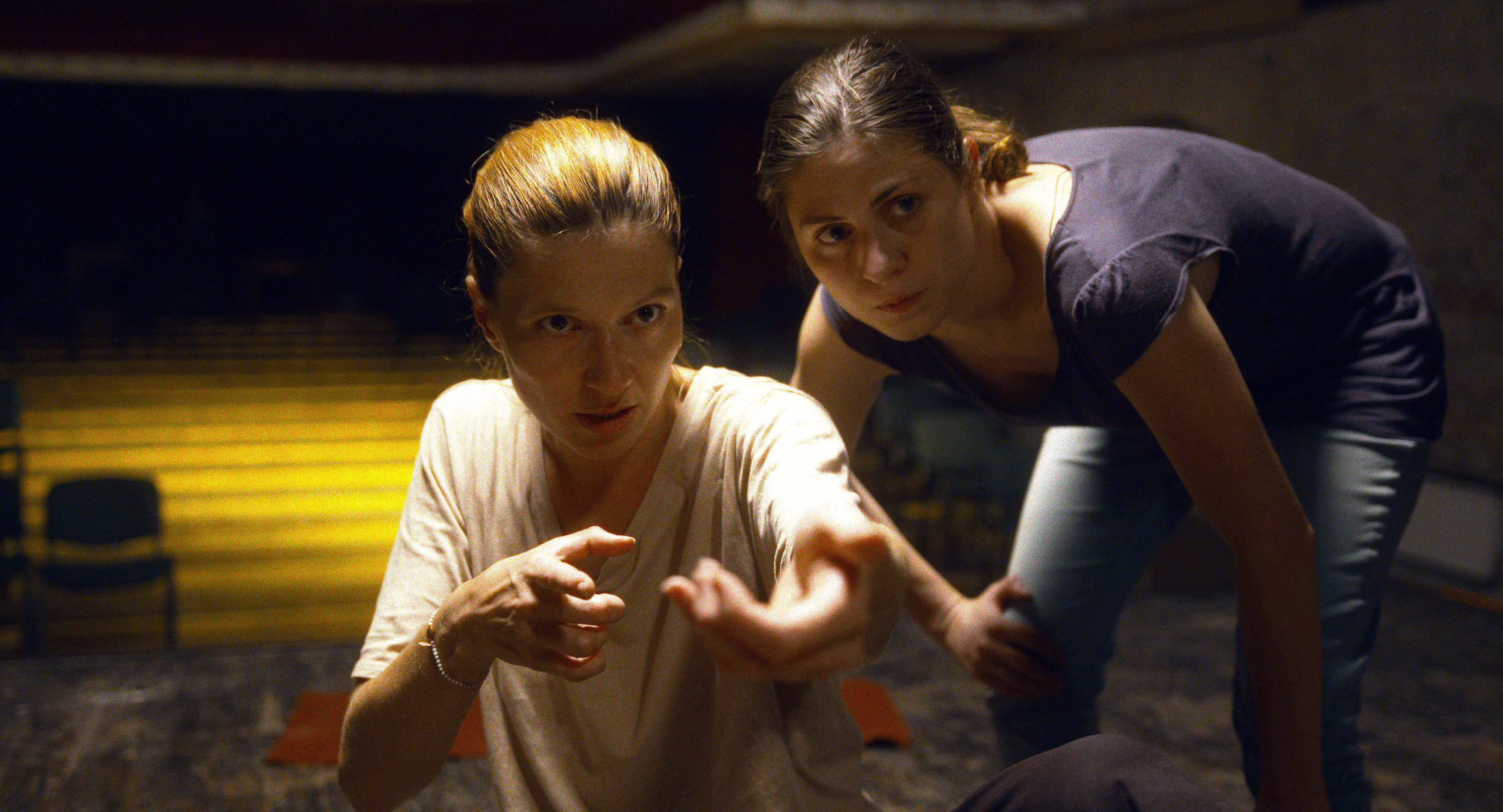 Oxana und Katja bei den Proben zur Aufführung „Das Hamlet Syndrom“.