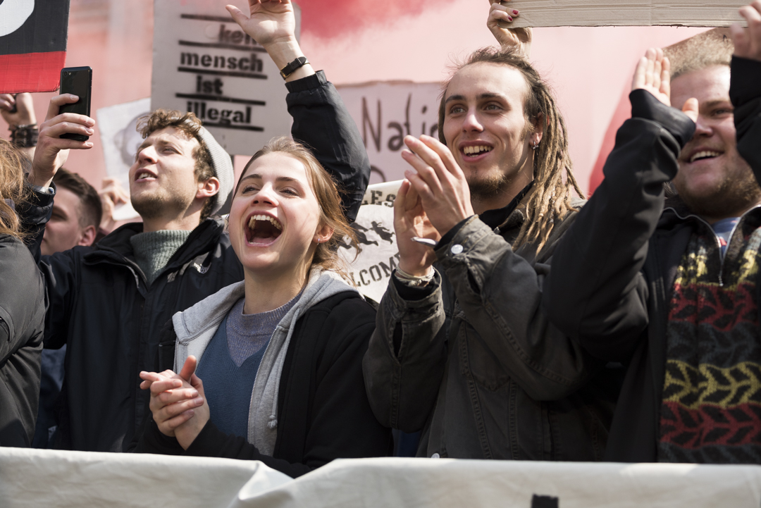 Luisa (Mala Emde) bei einer Demo gegen Nazis: Die Ereignisse sind von Jahr zu Jahr extremer geworden.