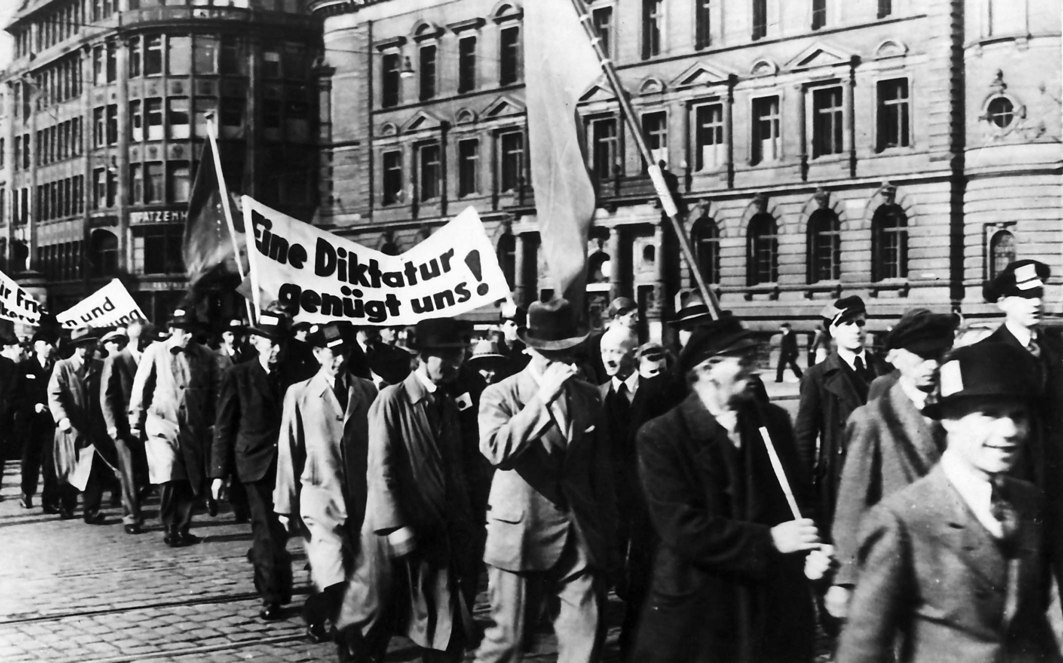 Nein zur Zwansgvereinigung: Sozialdemokraten protestieren 1946 gegen einen Zusammenschluss mit den Kommunisten.